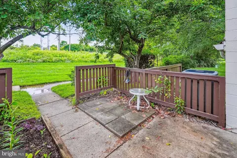1059 Warwick Ct, Sterling, VA 20164 photo 3