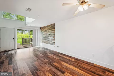 1059 Warwick Ct, Sterling, VA 20164 photo 10