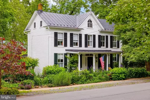 15567 Second St, Waterford, VA 20197