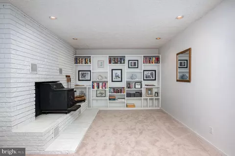 Living - 16222 Hampton Rd, Hamilton, VA 20158 photo 2 of 2