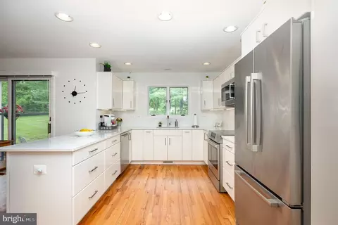 Kitchen - 16222 Hampton Rd, Hamilton, VA 20158 photo 3 of 3