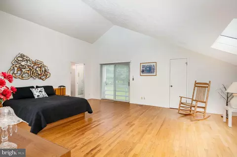 Bedroom - 16222 Hampton Rd, Hamilton, VA 20158 photo 2 of 4