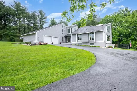 Exterior - 16222 Hampton Rd, Hamilton, VA 20158 photo 1 of 3