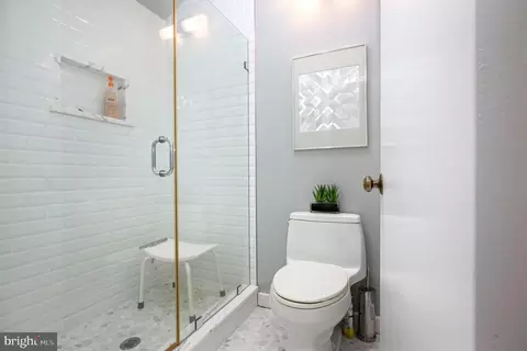 Bath - 16222 Hampton Rd, Hamilton, VA 20158 photo 4 of 5