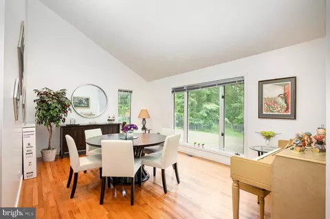 Dining - 16222 Hampton Rd, Hamilton, VA 20158 photo 1 of 1
