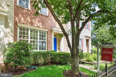 20323 Charter Oak Dr, Ashburn, VA 20147