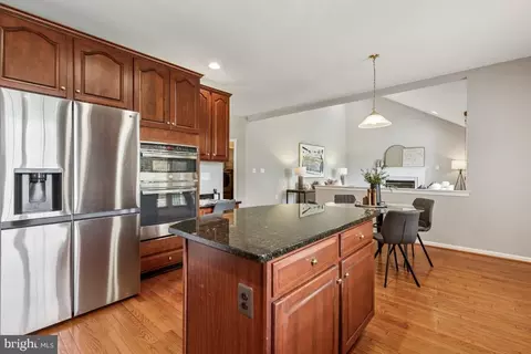 Kitchen - 43229 Augustine Pl, Ashburn, VA 20147 photo 4 of 9