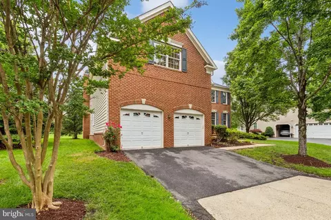 Exterior - 43229 Augustine Pl, Ashburn, VA 20147 photo 5 of 5