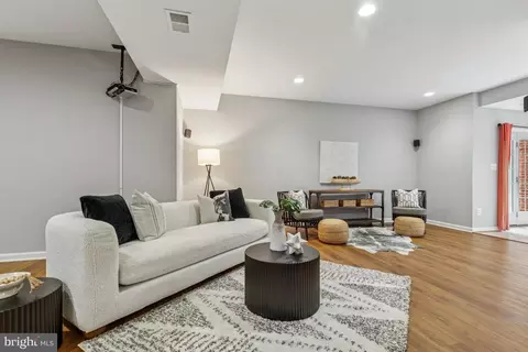 Living - 43229 Augustine Pl, Ashburn, VA 20147 photo 4 of 5
