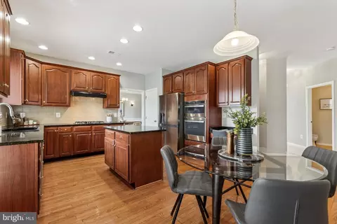 Kitchen - 43229 Augustine Pl, Ashburn, VA 20147 photo 5 of 9