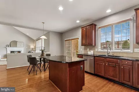Kitchen - 43229 Augustine Pl, Ashburn, VA 20147 photo 6 of 9