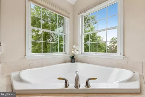 Bath - 43229 Augustine Pl, Ashburn, VA 20147 photo 3 of 5