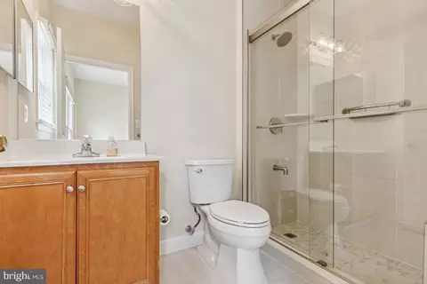 Bath - 43229 Augustine Pl, Ashburn, VA 20147 photo 1 of 5
