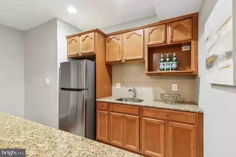 Kitchen - 43229 Augustine Pl, Ashburn, VA 20147 photo 9 of 9