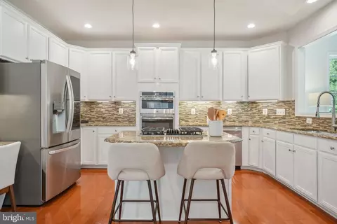 Kitchen - 25487 Dabner Dr, Chantilly, VA 20152 photo 1 of 4