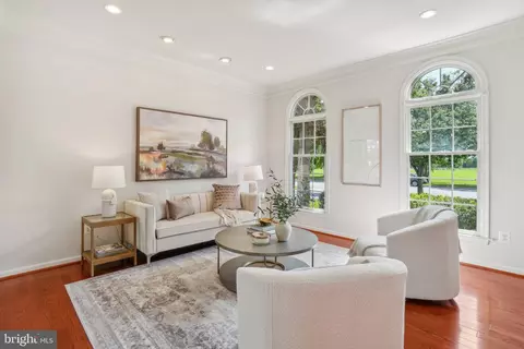 Living - 25487 Dabner Dr, Chantilly, VA 20152 photo 1 of 3