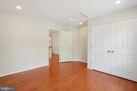 Bedroom - 25487 Dabner Dr, Chantilly, VA 20152 photo 3 of 5