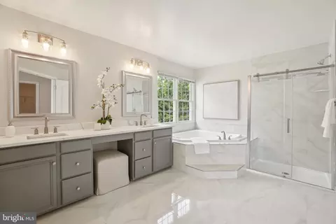 Bath - 25487 Dabner Dr, Chantilly, VA 20152 photo 1 of 3