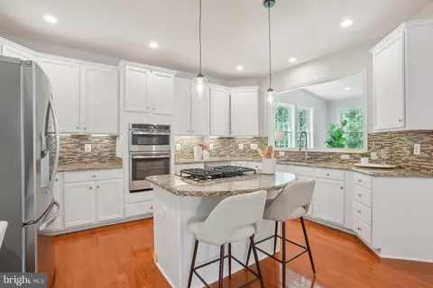 Kitchen - 25487 Dabner Dr, Chantilly, VA 20152 photo 2 of 4