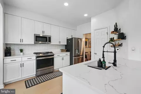 47686 Sandbank Sq, Sterling, VA 20165
