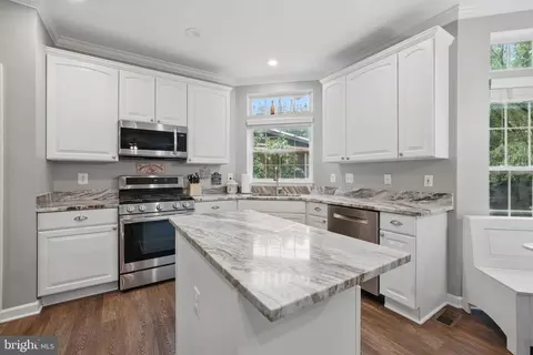 Kitchen - 25892 Pinebluff, Chantilly, VA 20152 photo 1 of 2