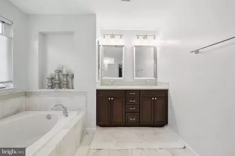 Bath - 25892 Pinebluff, Chantilly, VA 20152 photo 2 of 5