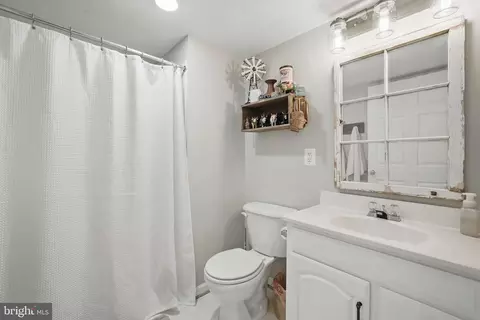 Bath - 25892 Pinebluff, Chantilly, VA 20152 photo 5 of 5