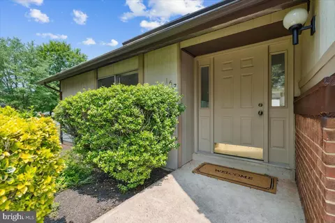 Entry Way - 167 S Fox Rd, Sterling, VA 20164 photo 1 of 2