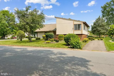 Exterior - 167 S Fox Rd, Sterling, VA 20164 photo 8 of 8