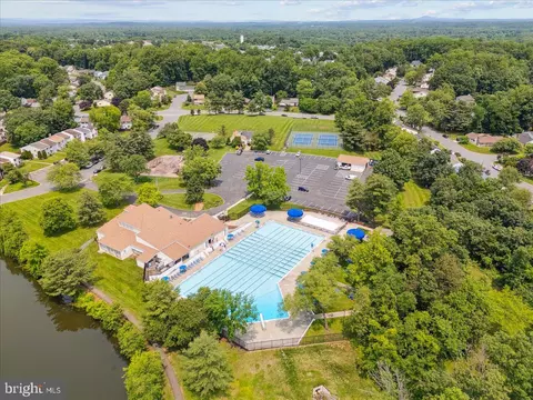 View/Area - 167 S Fox Rd, Sterling, VA 20164 photo 6 of 9