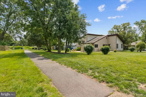 Exterior - 167 S Fox Rd, Sterling, VA 20164 photo 5 of 8