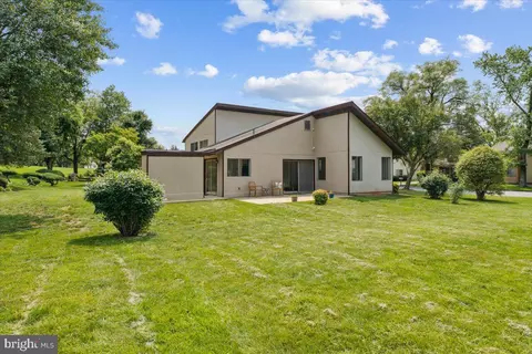 Exterior - 167 S Fox Rd, Sterling, VA 20164 photo 4 of 8
