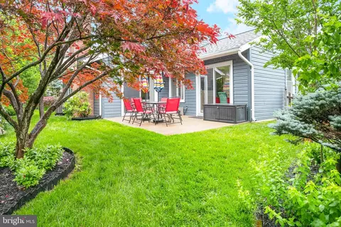 Exterior - 261 E Juniper Ave, Sterling, VA 20164 photo 5 of 10