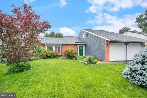 261 E Juniper Ave, Sterling, VA 20164