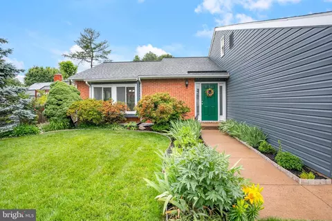 Exterior - 261 E Juniper Ave, Sterling, VA 20164 photo 7 of 10