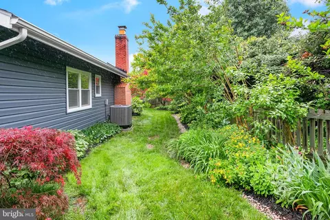 Exterior - 261 E Juniper Ave, Sterling, VA 20164 photo 3 of 10