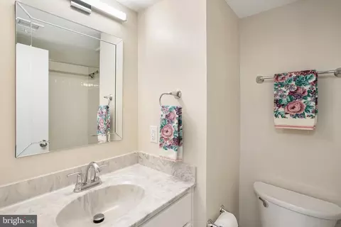 Bath - 261 E Juniper Ave, Sterling, VA 20164 photo 3 of 3
