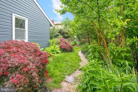 Exterior - 261 E Juniper Ave, Sterling, VA 20164 photo 6 of 10