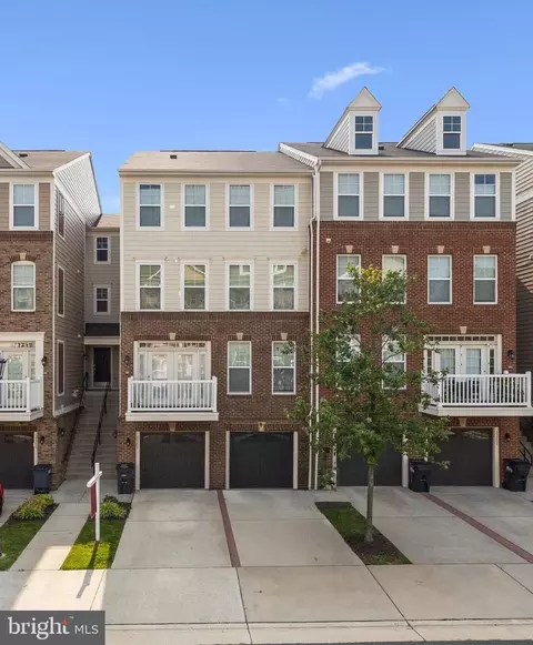 25211 Briargate Ter, Chantilly, VA 20152