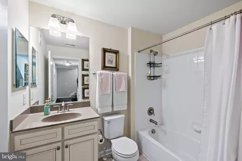 25211 Briargate Ter, Chantilly, VA 20152 photo 24
