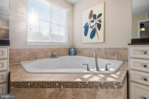 25211 Briargate Ter, Chantilly, VA 20152 photo 33