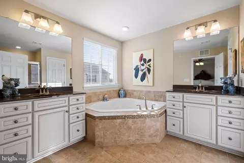 25211 Briargate Ter, Chantilly, VA 20152 photo 32