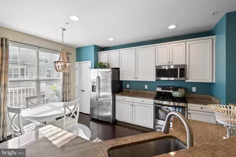 25211 Briargate Ter, Chantilly, VA 20152 photo 8