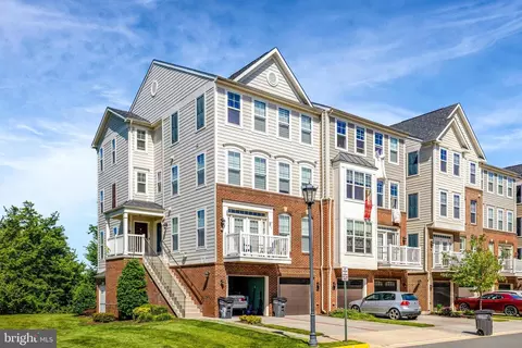 43405 Town Gate Sq, Chantilly, VA 20152