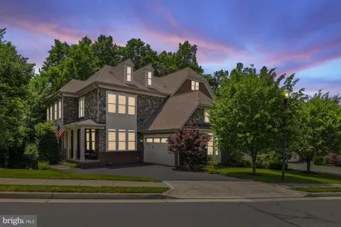 20393 Dunkirk Sq, Sterling, VA 20165