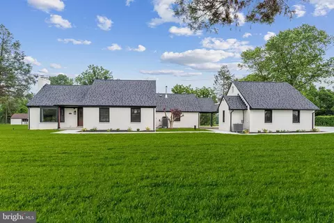 39891 Old Wheatland Rd, Waterford, VA 20197