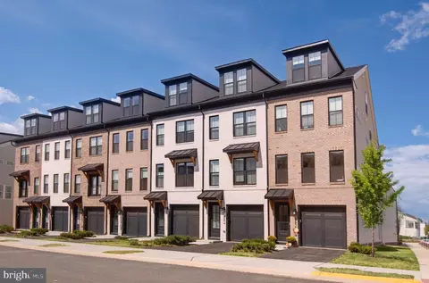 22892 Tawny Pine Sq, Ashburn, VA 20148