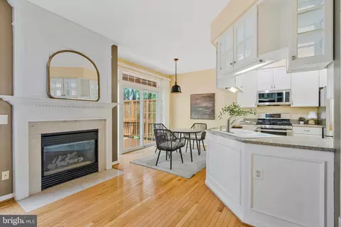 20931 Trinity Sq, Sterling, VA 20165 photo 15