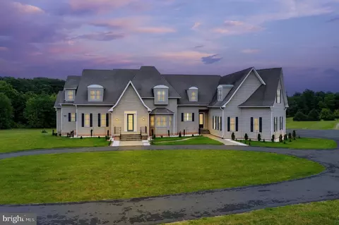 37016 Longmoor Farm Ln, Hillsboro, VA 20132