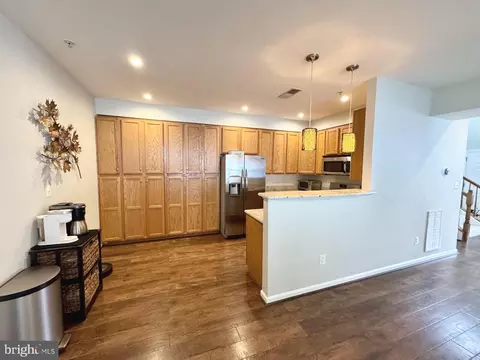 Kitchen - 43048 Zander Ter, Ashburn, VA 20147 photo 1 of 2